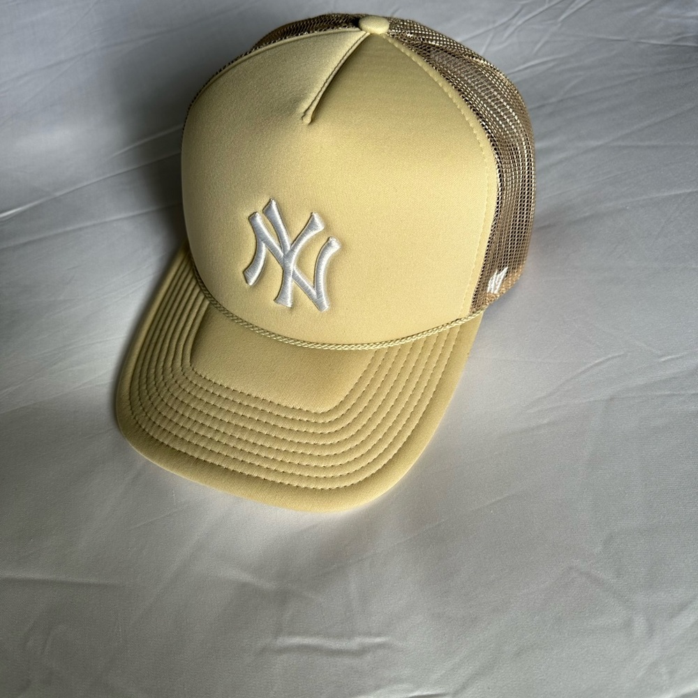 New York Yankees snap back hat